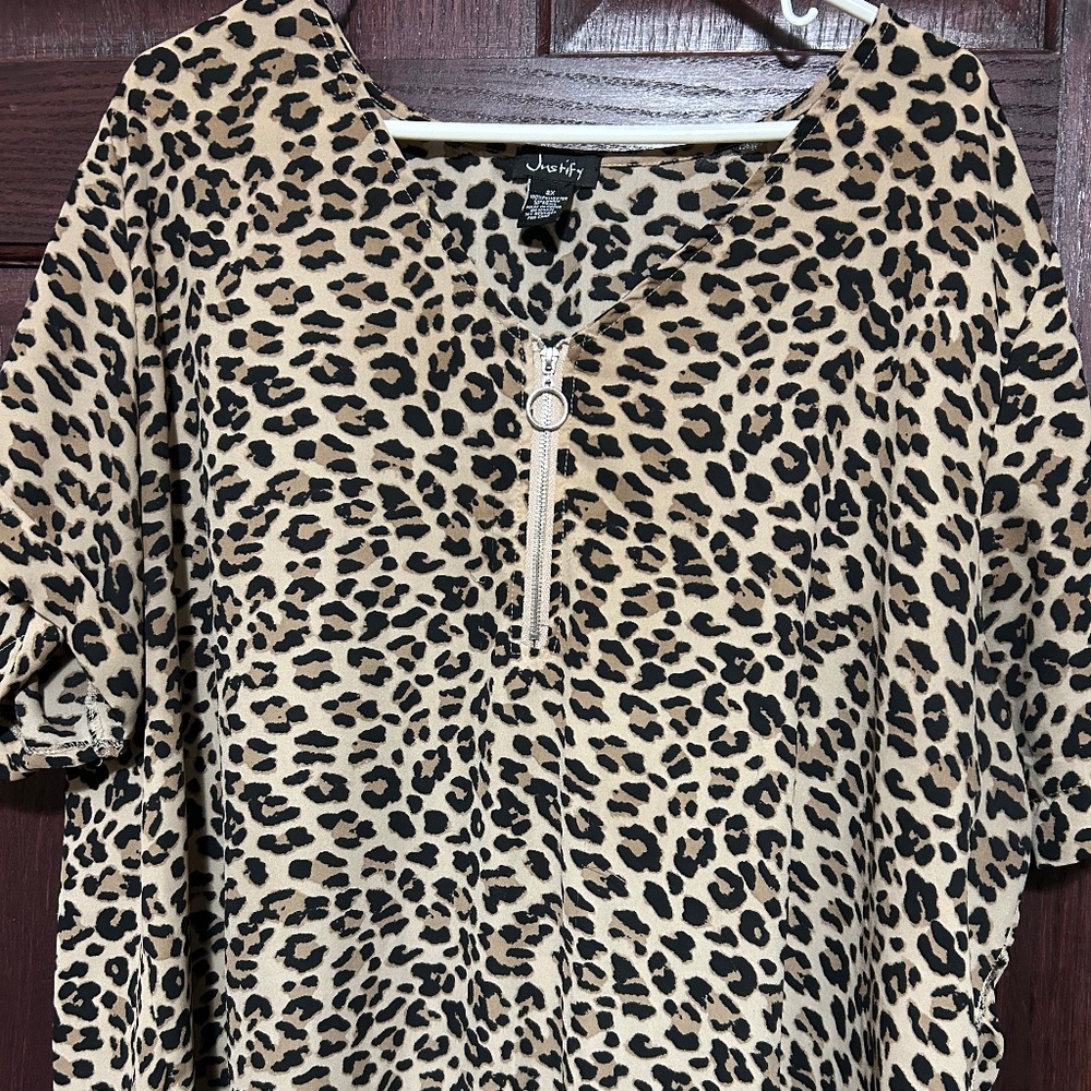 Justify Leopard Print V-Neck Zip Front Blouse - Tan & Black